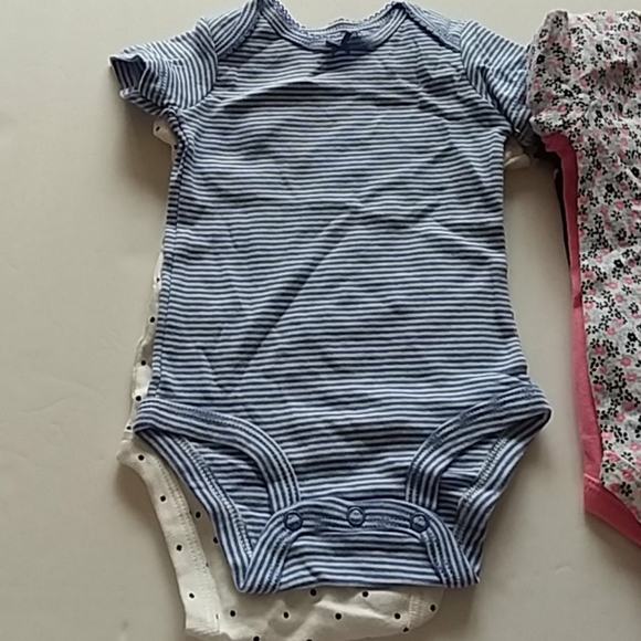 Set of 5 infant onsies - Picture 6 of 8